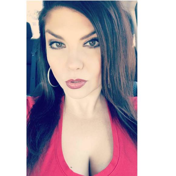 Meet your Posher, Elizabeth - Picture 2 of 2